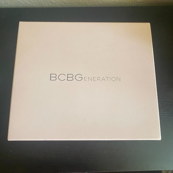 BCBGeneration Darron Grey Patent Pump - Picture 2 of 6